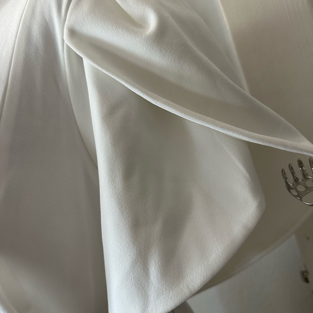 🆕Calvin Klein Ivory Petal Sleeve Dress - Picture 6 of 16